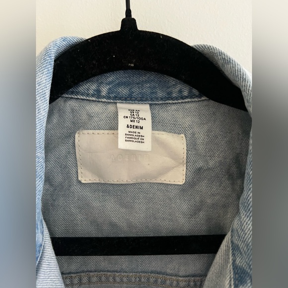 H&M &Denim Light Wash Denim Jacket US 12 Classic Button Front - Picture 3 of 6